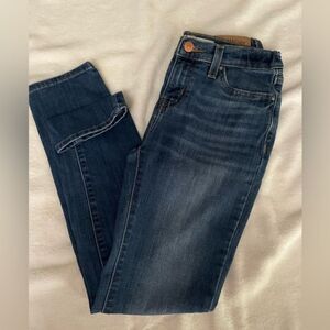 LIKE NEW! Girls size 14 Signature Levi Strauss medium wash 5-pocket skinny jeans